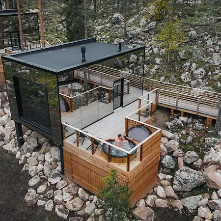 ホテル Invisible Forest And